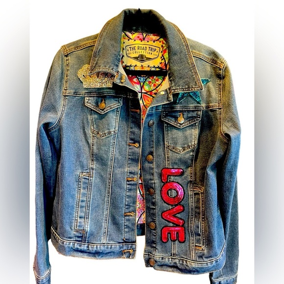 Tops - Women's Denim Jacket blue color Size medium.Beautiful design inside and outside